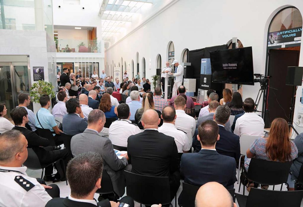 Reuben-Paul-Reach-Alcance-1