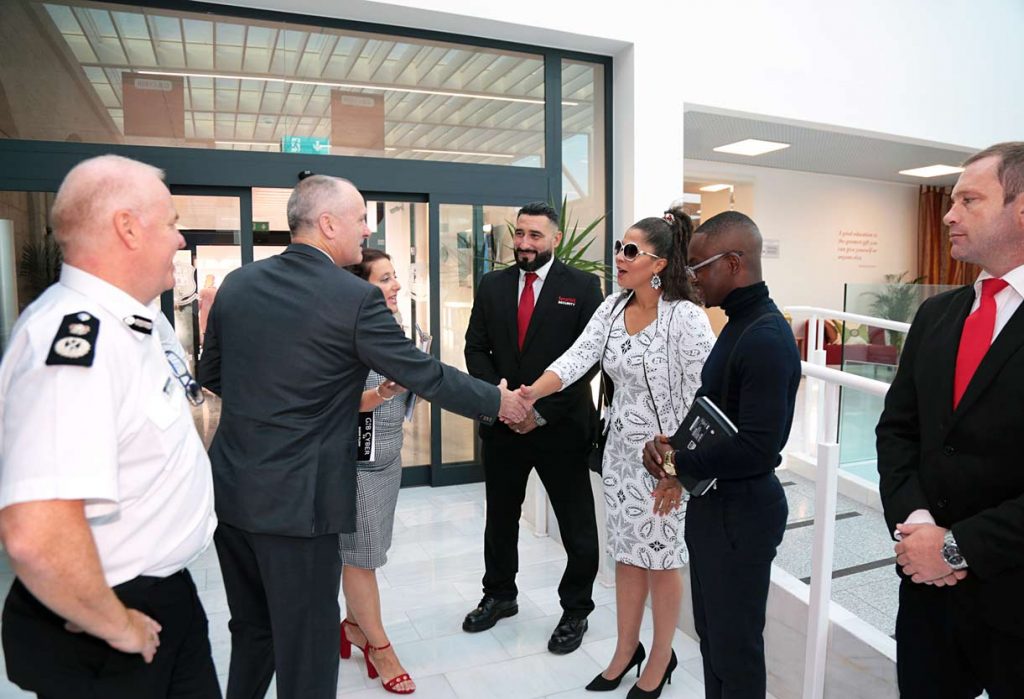 Reuben-Paul-Reach-Alcance-1